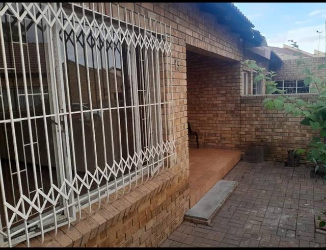 2 BEDROOM PROPERTY TO RENT IN PENINA PARK